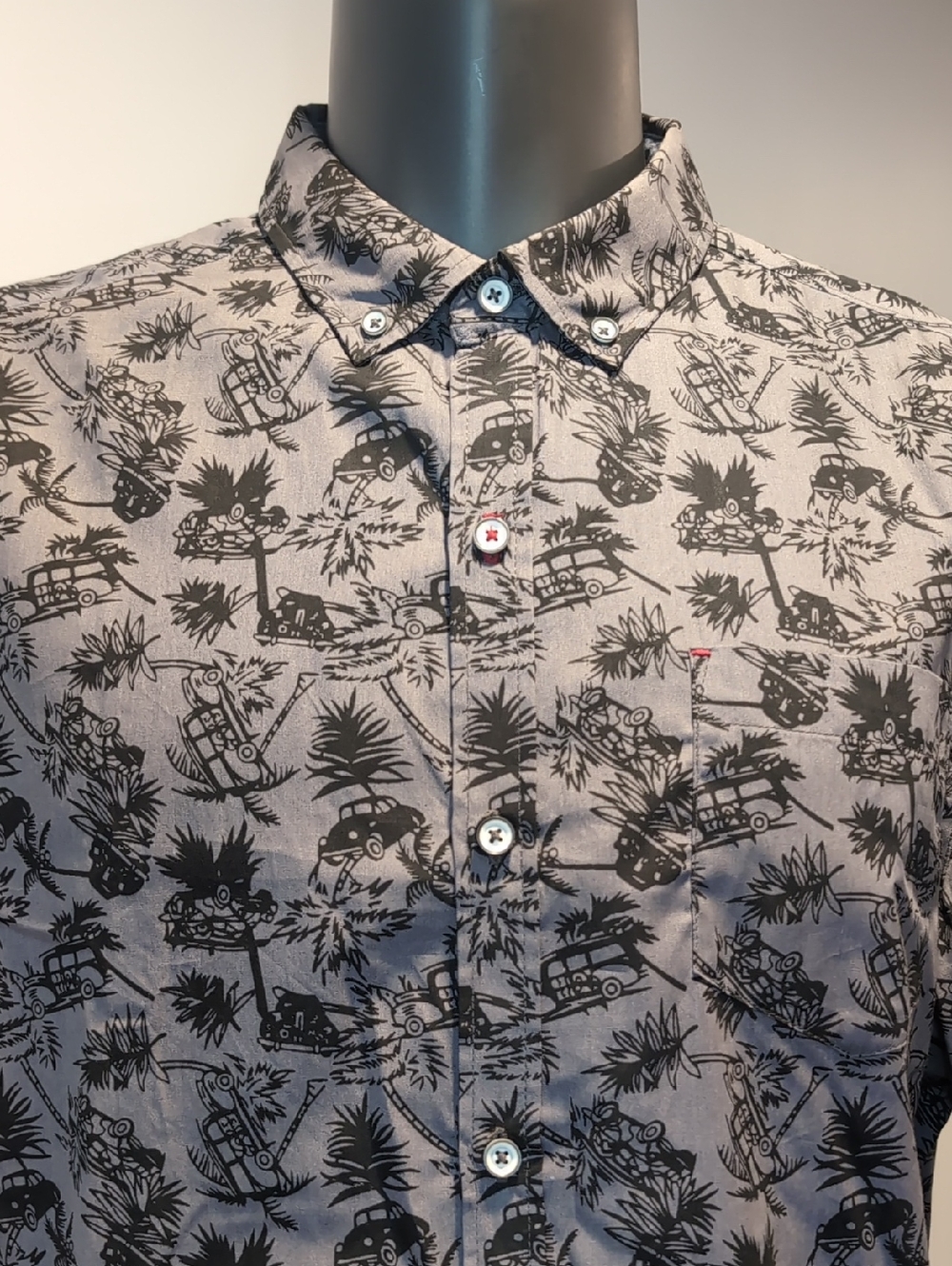 Jam Session Gray Short-Sleeve Button-Up Shirt with Black Tropical Car Print